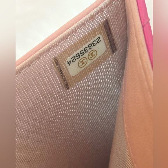 Lambskin Camellia Embossed Compact leather Wallet Fuchsia - Picture 3 of 17